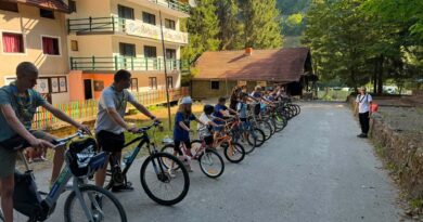 Realizovan Wood badge projekat Emine Ramic “Tragovi guma i marama” Mentorica: Urša Dimic OI Crni vrh Tesanj 13.08.2026
